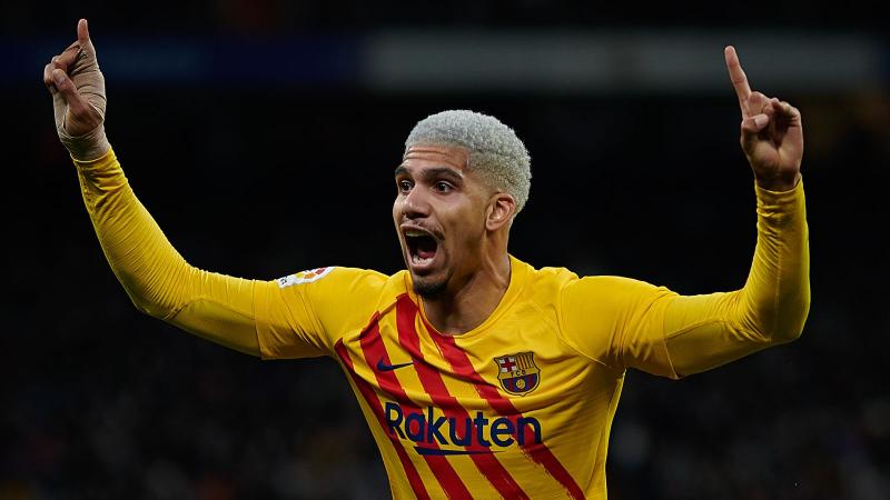 Каталонцы проведут переговоры с защитником Араухо. 