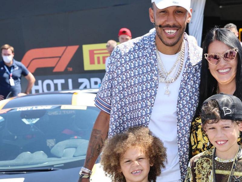 Обамеянг был избит в своём доме