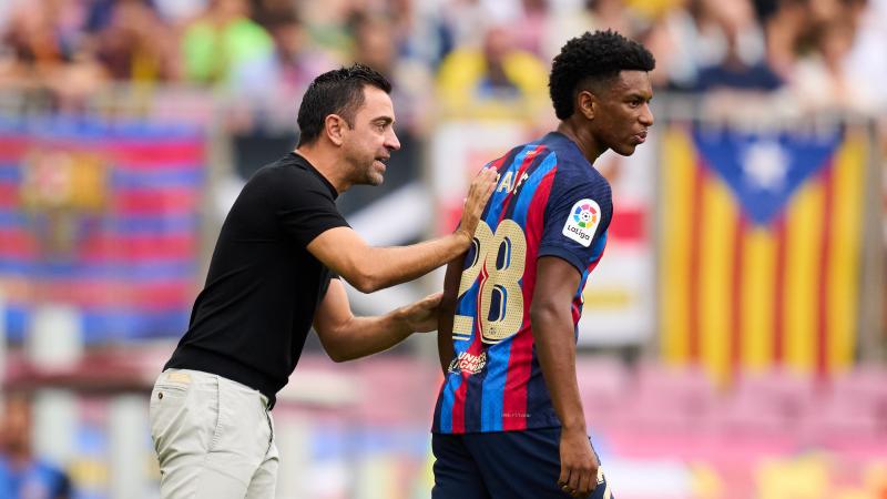 «Барселона» предлагает контракт любимчику Хави