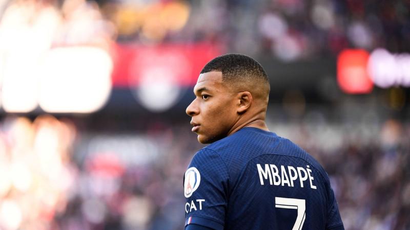 «ПСЖ» задерживает зарплату Мбаппе, игрок снова недоволен 