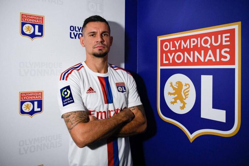 Официально: Ловрен вернулся в «Лион»
