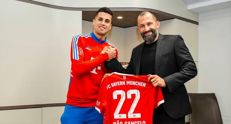 Официально: «Бавария» подписала Канселу