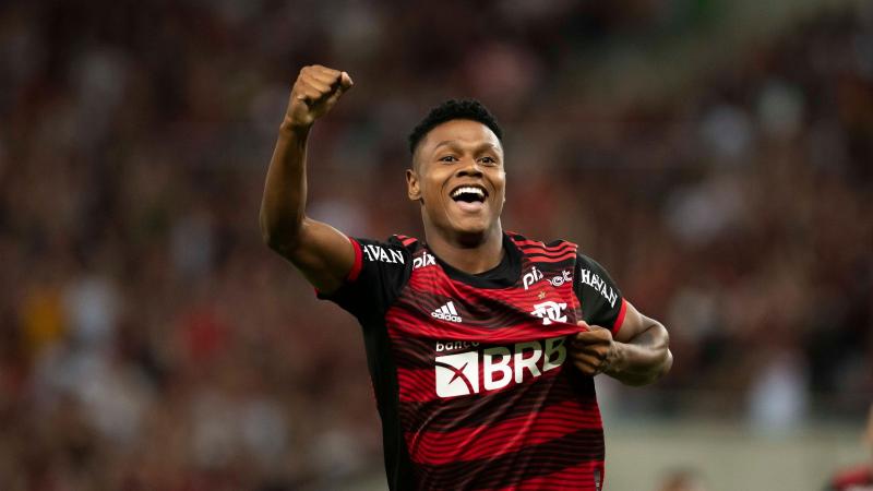 Клубам АПЛ выставили ценник за 18-летнего хавбека в 200 млн. евро