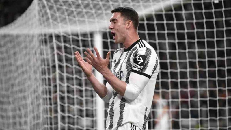 Агент Влаховича предложил форварда двум топ-клубам 