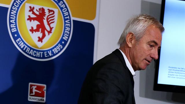 ван Маарвейк уволен с поста тренера Гамбурга