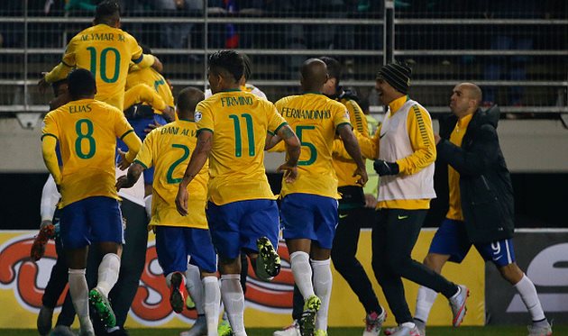 Обзор матча Бразилия 2 – 1 Перу. Дуглас Коста вырывает победу на последних секундах