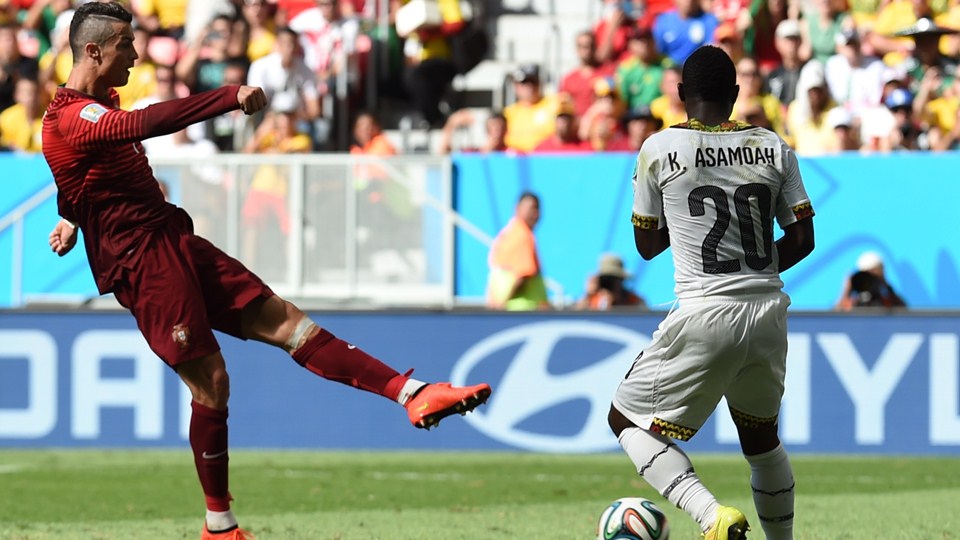 Роналду добывает победу для Португалии