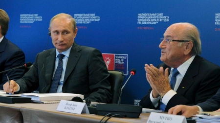 Президент ФИФА предлагаем всем политикам, кто недоволен идеей проведения ЧМ-2018 в России, оставаться дома