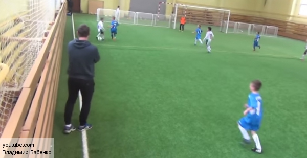 Тренер детской команды ударил ногой юного футболиста