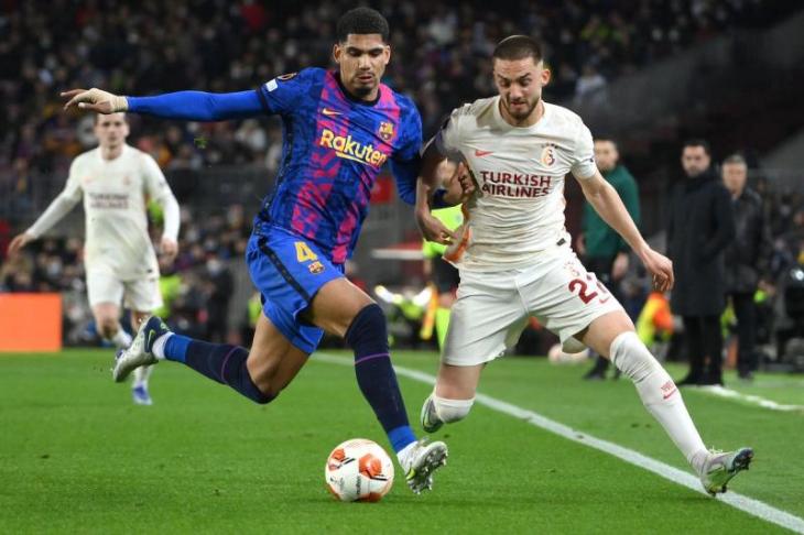 Защитник Рональд Араухо может сбежать из «Барселоны» в АПЛ.