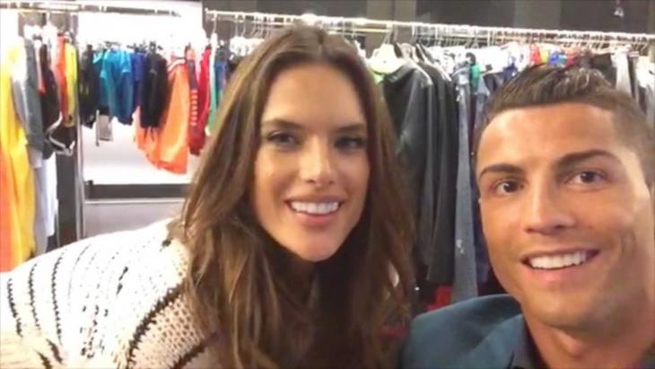 Модель переиграла Роналду в жонглировании мячом головой