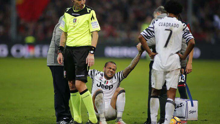 У Дани Алвеса перелом ноги