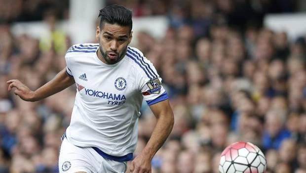 Гари Невилл намерен заманить Фалькао в «Валенсию»