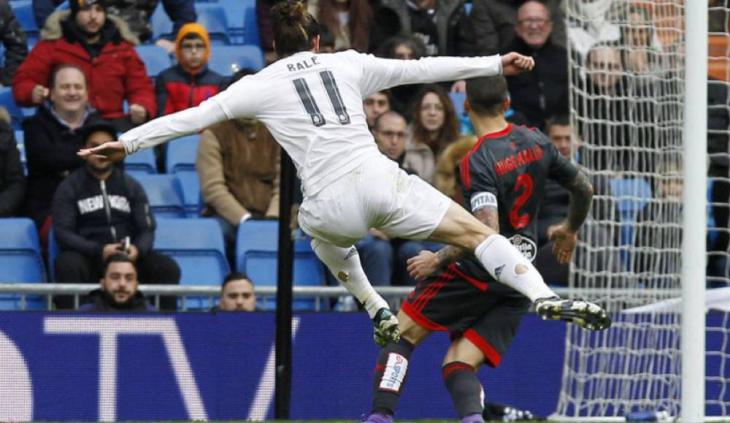 Бэйл специально делает дырки в гетрах, чтобы избежать травм