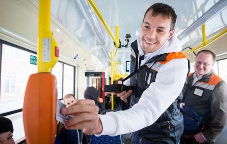 Дзюба на 40 минут стал кондуктором в трамвае
