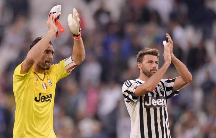 Завтра «Ювентус» подпишет новые контракты с Буффоном и Барцальи