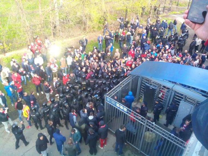 ОМОН избил фанатов «Спартака» перед игрой с «Ростовом»