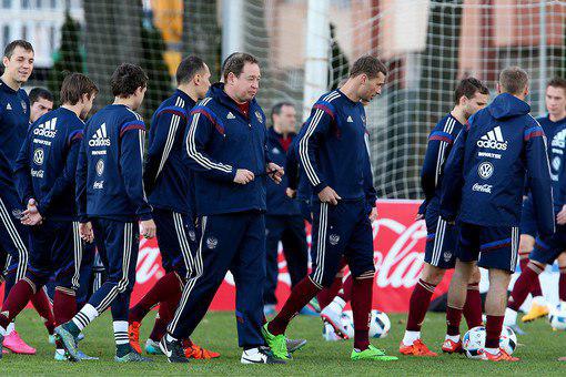 Слуцкий: «На позицию форварда рассматриваем троих футболистов – Смолова, Дзюбу и Кержакова»