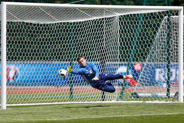 Шишкин: «Кажется, что Акинфеев заранее знает, куда полетит мяч»