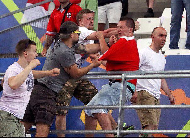 «В Марсель прибыло 150 русских хулиганов, чтобы показать англичанам, что они девочки»