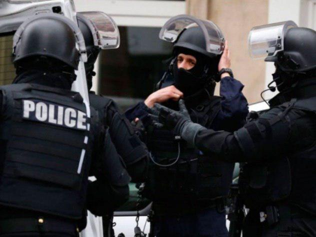 Французский спецназ задержал автобус с российскими фанатами