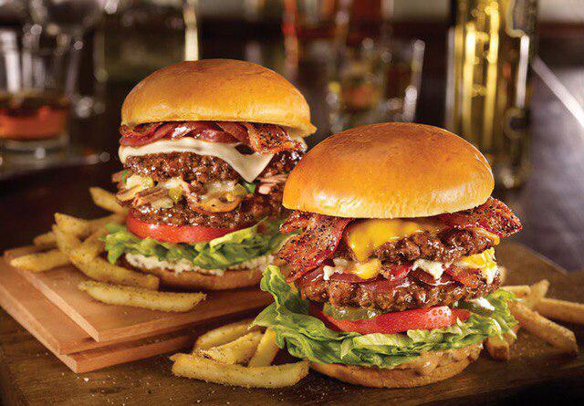 Красно-синий бургер на стадионе ЦСКА