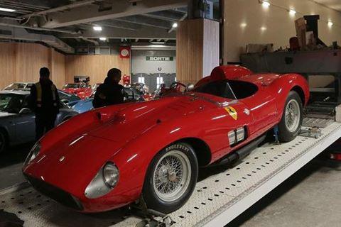 Месси купил себе Ferrari за 32 млн евро, выиграв торги у Роналду