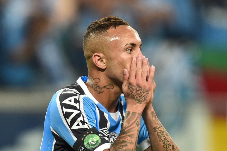 Эвертон Соарес