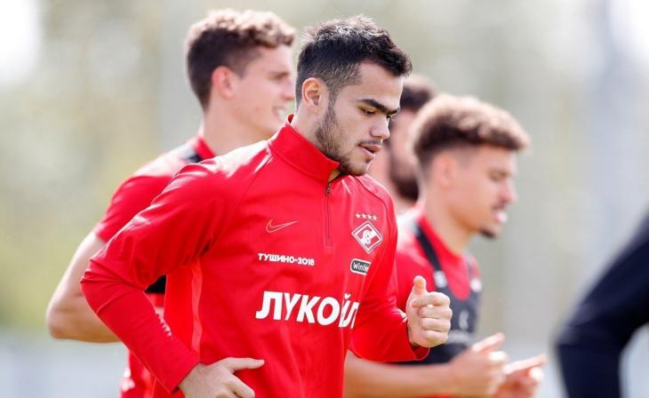 Остон Урунов