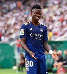 Винисиусом Жуниором