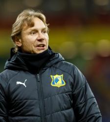 Валерий Карпин