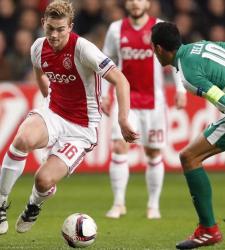 Маттейс де Лигт (слева)