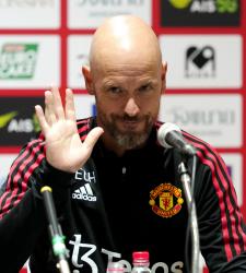 Тен Хаг требует купить полузащитников и нападающих