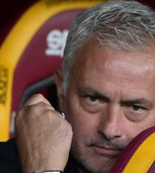 Моуриньо выбирает между тремя трансферами полузащитников