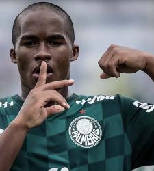 «Барселоне» нужен 16-летний форвард за 32 000 000 евро