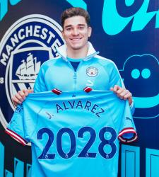 Официально «Ман Сити» продлил контракт с Хулианом Альваресом