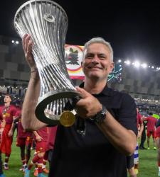 Официально: американцы уволили Моуриньо