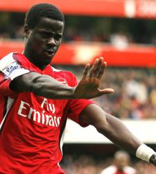 Эммануэль Эбуэ 500x365