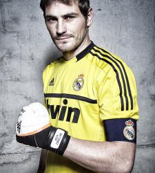 Икер Касильяс 936x1404